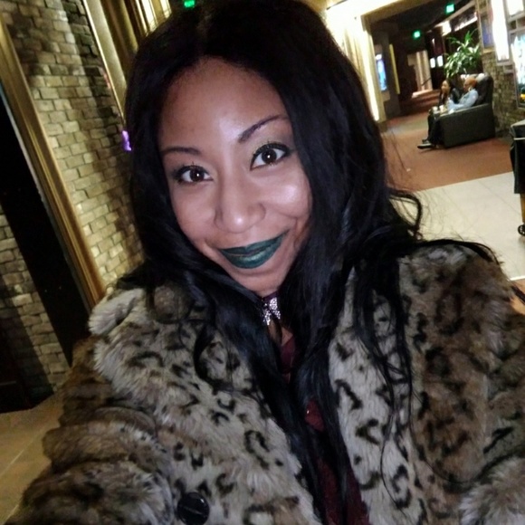 Meet your Posher, Donna - Picture 3 of 7